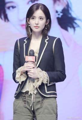 美女的腳丫子(跑男美女古力娜扎，從臉蛋到腳都是美，沒有任何的瑕疵)