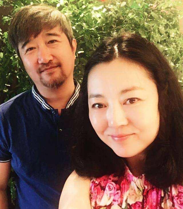 “農村一姐”王茜華：風光背后有心酸，二婚嫁導演苦盡甘來
