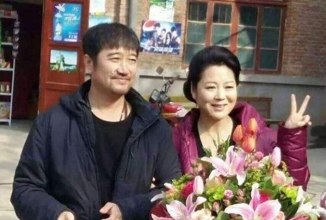 “農村一姐”王茜華：風光背后有心酸，二婚嫁導演苦盡甘來