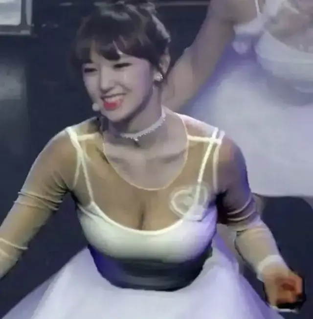 稱作“童顏巨乳”的程瀟，完美黃金比例，網友：是我遙不可及的夢