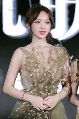 童顏巨乳美女(稱作“童顏巨乳”的程瀟，完美黃金比例，網友：是我遙不可及的夢)