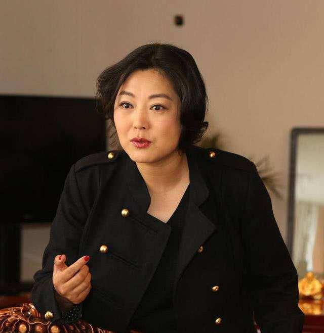“農村一姐”王茜華：風光背后有心酸，二婚嫁導演苦盡甘來
