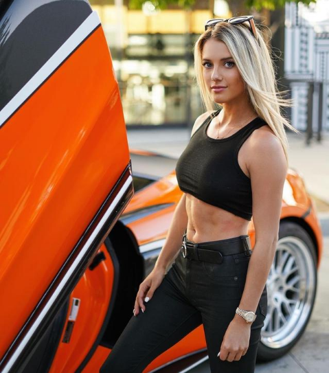 賽車(chē)遇美人，23歲美女賽車(chē)手，車(chē)技一流，火辣身材更是一流水平