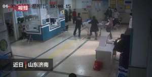 女孩17樓墜落生還(4歲女孩17樓墜落經救治生還 兩周后或能出院)