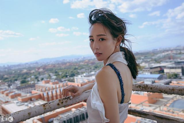 海蘭小天使張鈞甯高清寫真，果斷收藏，不愧中國臺灣第一氣質美女