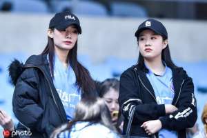 大連美女(足球城美女多大連一方看臺美女扎堆 球迷熱情高漲)