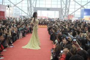 h罩杯美女(你們還記得“亞洲第一性感女神”之稱的孟十朵嗎？)