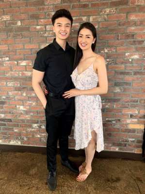 男人和美女(神仙顏值越南帥哥分享與美女合照，粉絲以為是女友不料竟是親媽)