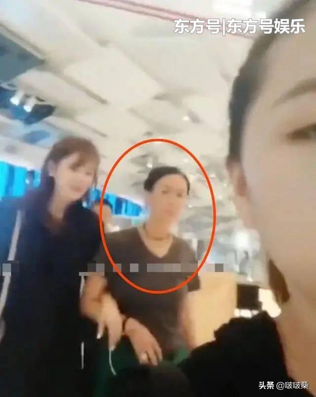比那英還猛！翻版張柏芝深夜醉酒耍酒瘋，腳踹路人美女屁股泄憤