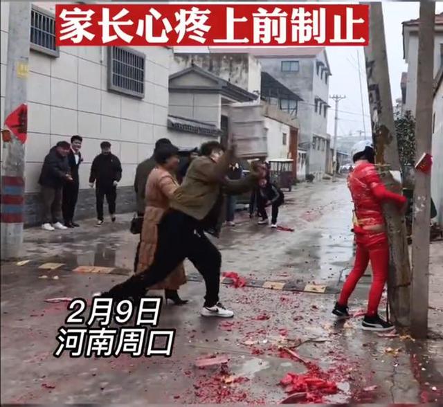 江蘇大瓜!豐縣某新娘被多位伴郎強吻打屁股,親友解釋:風俗而已