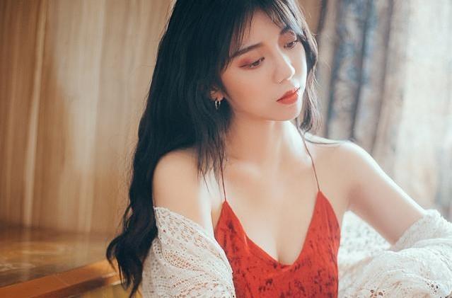 小說：他是妻子眼中的窩囊廢，那天看到女總裁跪地求他，妻子傻眼