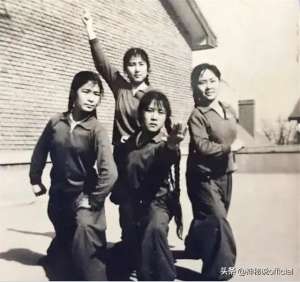 美女鐐銬(中國美女飛賊宋蓮萍，獨門輕功無人能敵，六米高臺一躍而下)