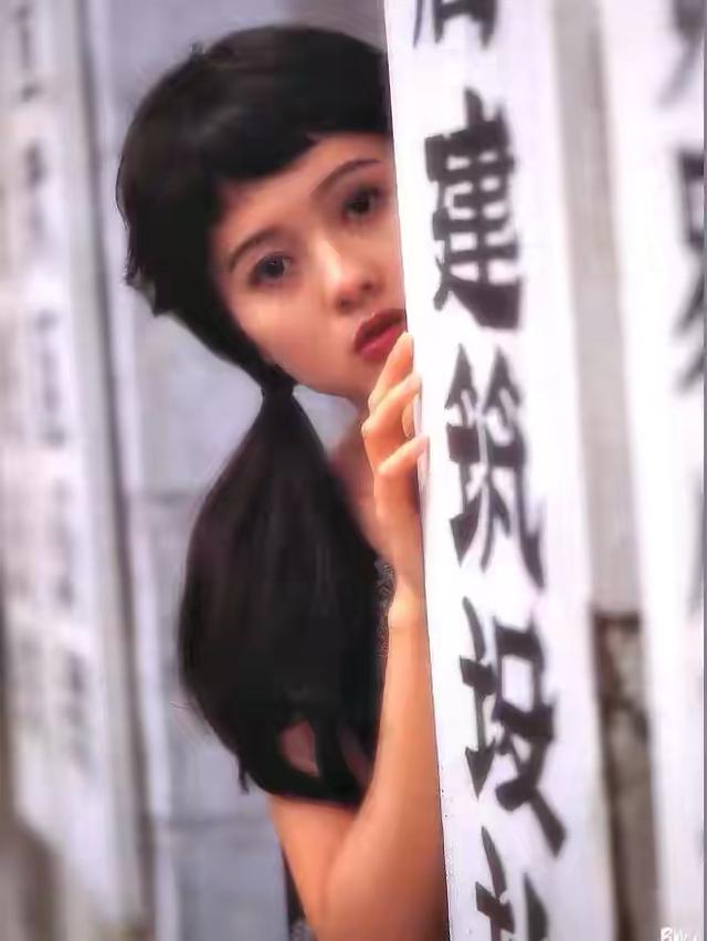 三部“三級片”讓她爆火，卻被閨蜜爆料丑聞前途盡毀，現依舊單身