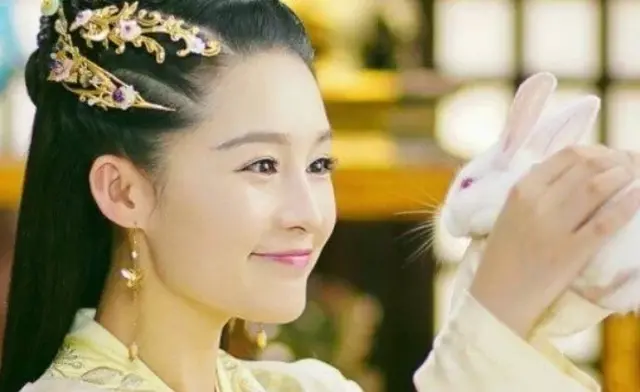 7位穿黃衣古裝最美女星,趙麗穎第4,鞠婧祎第5,第一美到窒息