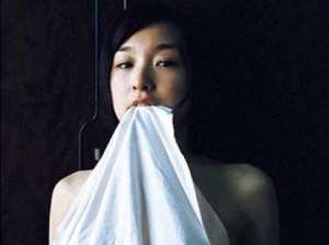 男人玩女人(老男人都是怎么騙女生上床的：我采訪了10個有經(jīng)歷的男人)