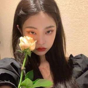 qq網名女生超拽霸氣(灑脫利落酷網名女生霸氣各安各好-可愛點)