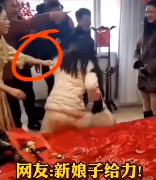江蘇大瓜!豐縣某新娘被多位伴郎強吻打屁股,親友解釋:風俗而已