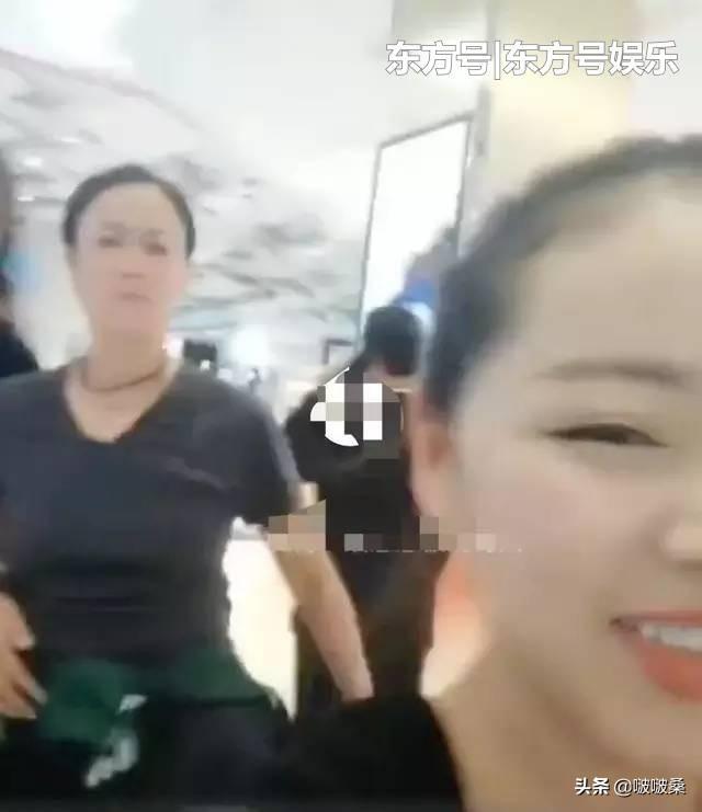 比那英還猛！翻版張柏芝深夜醉酒耍酒瘋，腳踹路人美女屁股泄憤