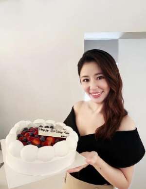 女星透視裝(45歲林心如穿蕾絲透視裝亮相，一臉油光顯浮腫，無(wú)意暴露致命缺點(diǎn))