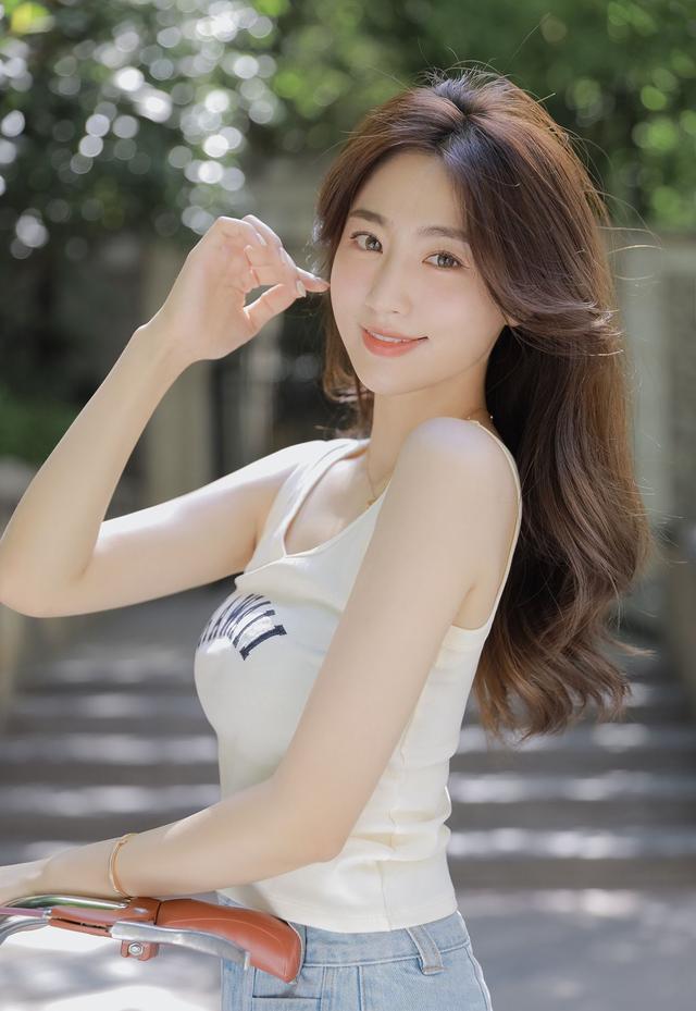 網紅美女牛仔超短褲性感大長腿寫真