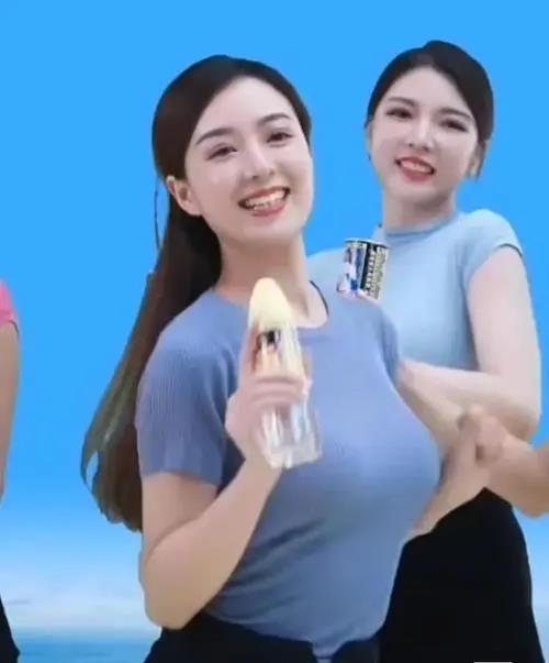 請四個大胸美女模特直播，椰樹牌椰汁上熱搜，樂壞男網友：挺好