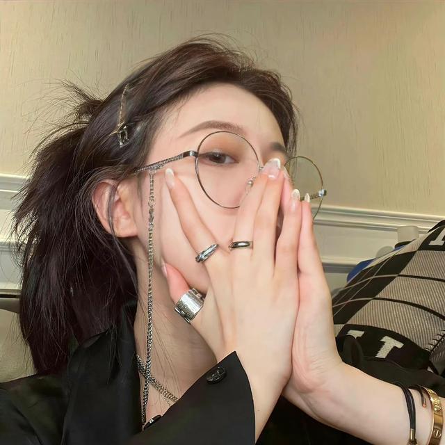 高清美女頭像｜該換頭像了