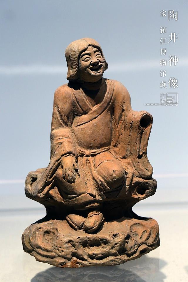 井神是個擅長吹簫的美女