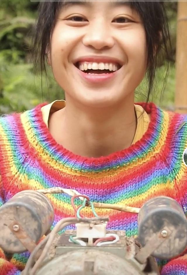 26歲云南農(nóng)村美女，父母離婚后她當過保姆，靠維修機電漲粉800萬