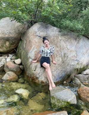 大膽美女圖片(街拍光腿夏季性感穿著大長(zhǎng)腿美女包臀豐滿風(fēng)韻少婦性感小姐姐)