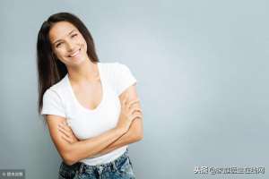 女生怎么變大胸(女人的“大小”，由這3個因素決定吃再多木瓜也沒用)