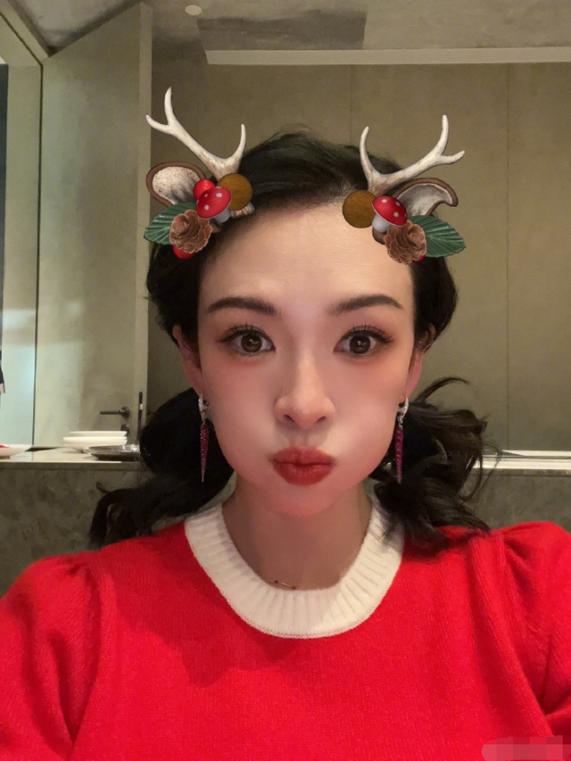 章子怡自曝確診新冠,嘟嘴賣萌臉型精致似少女,配文引粉絲質疑