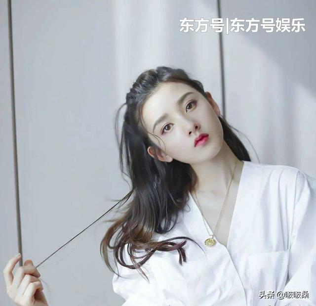 比那英還猛！翻版張柏芝深夜醉酒耍酒瘋，腳踹路人美女屁股泄憤