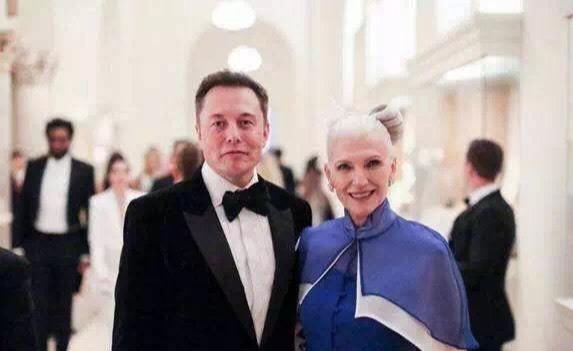 她的人生堪稱傳奇，60歲全裸出鏡，63歲拍攝孕婦照，一生無怨無悔