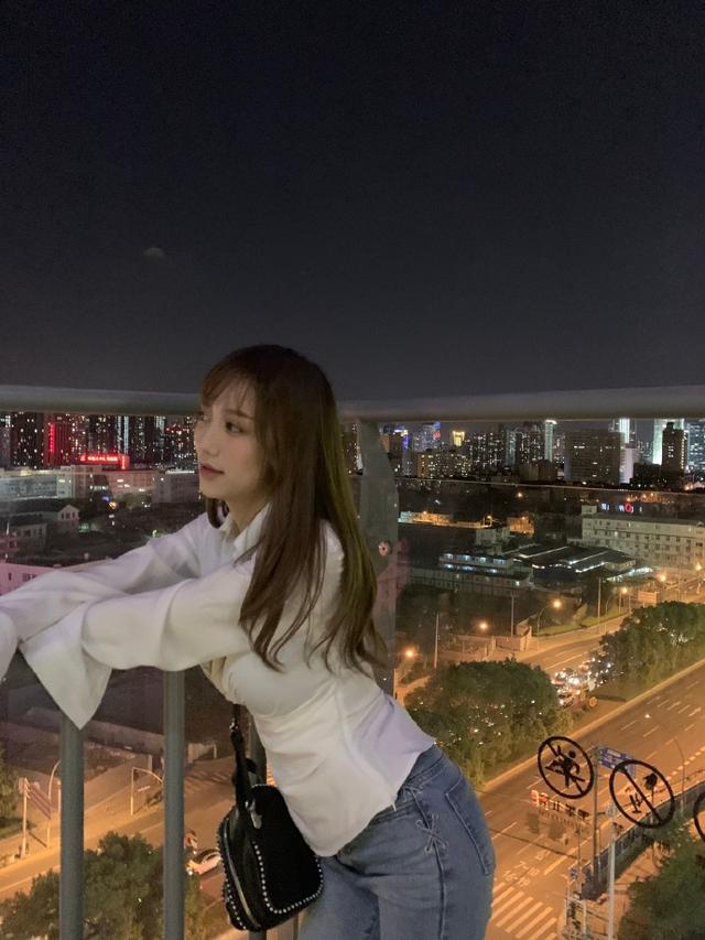 美女主播南波兒深夜發(fā)福利 這個(gè)身材也太好了！