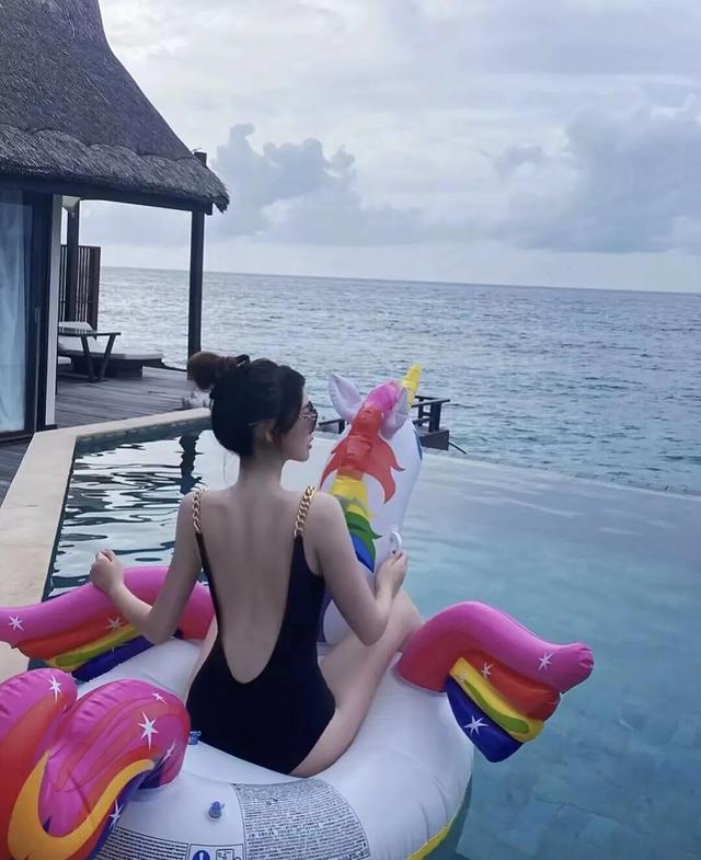 美女泳裝秀照片合集一