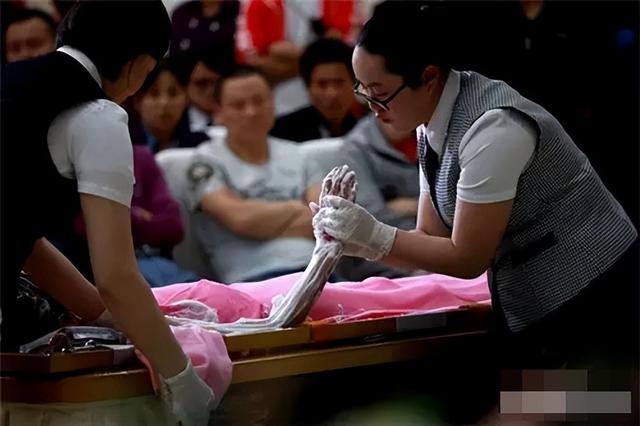 上海85后美女入殮師吳津娜:服務過75000具尸體,從不參加婚禮