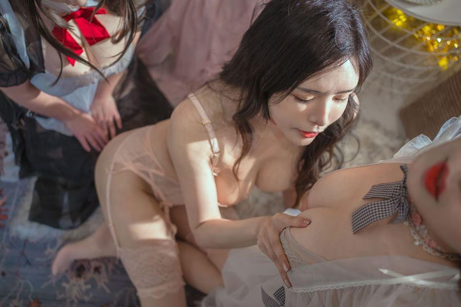 陌上柔桑破嫩芽，春在溪頭薺菜花