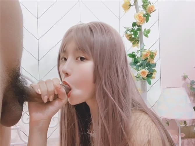 你吃棒棒糖的樣子真美
