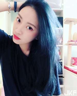 黑熘熘長發(fā)清純正妹我愛你的貓也愛妳