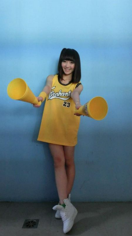 棒球場上的啦啦隊正妹尤咪Yumi
