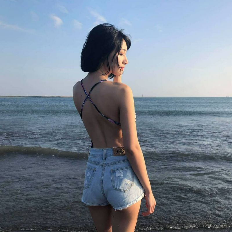 淡江會計班花段璟樂超性感美背視覺畫面好誘惑