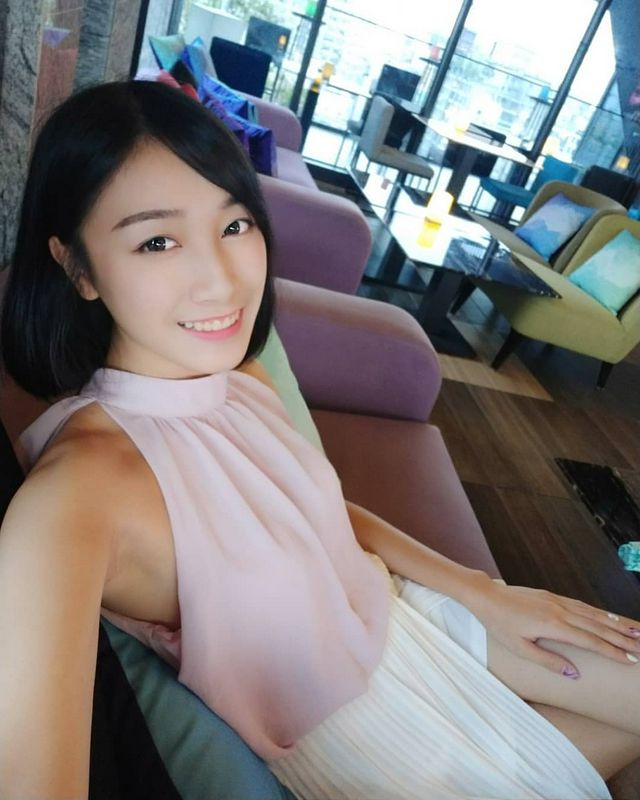 淡江會計班花段璟樂超性感美背視覺畫面好誘惑