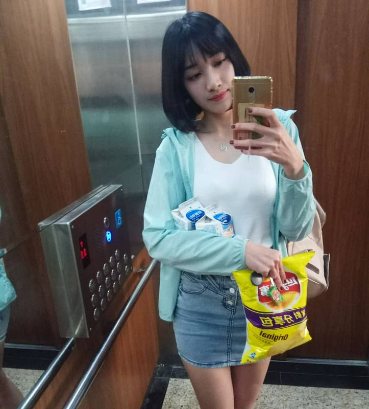 淡江會計班花段璟樂超性感美背視覺畫面好誘惑