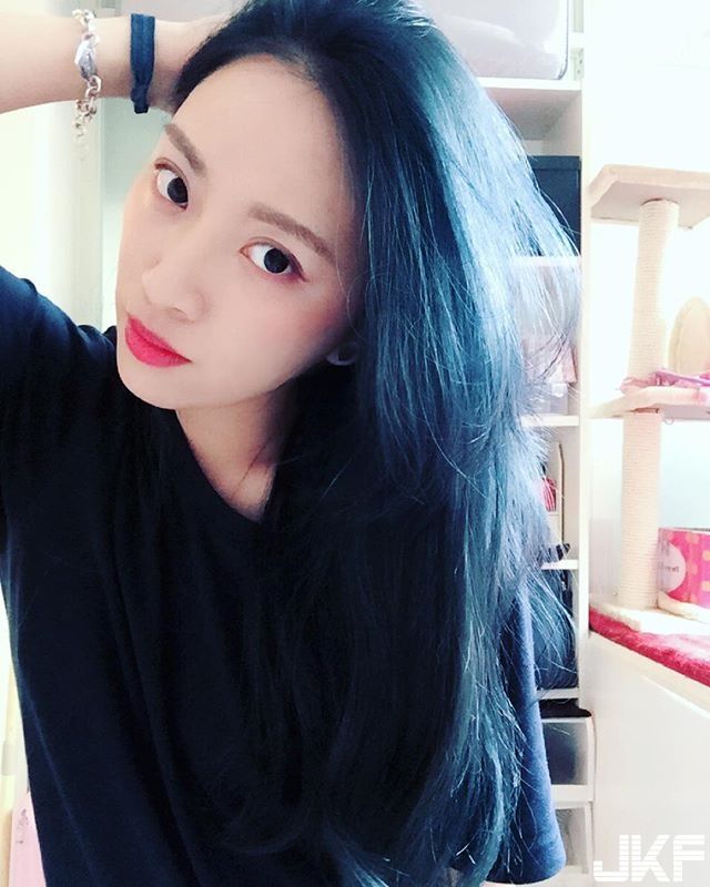 黑熘熘長發清純正妹我愛你的貓也愛妳
