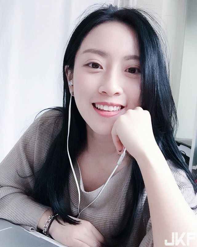 黑熘熘長發清純正妹我愛你的貓也愛妳