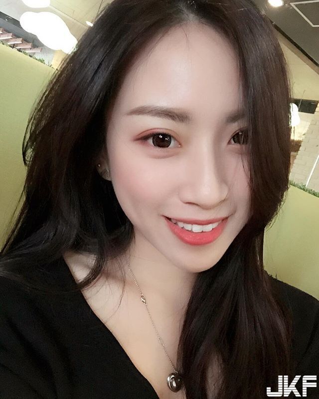 黑熘熘長發清純正妹我愛你的貓也愛妳