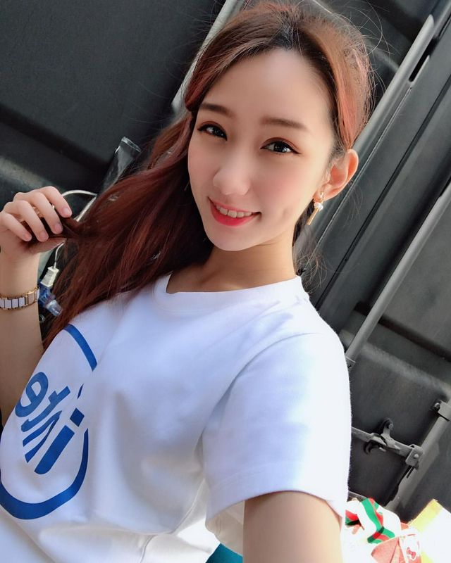清新正妹林檸檬居然是愛搞怪女孩