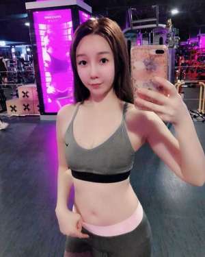 【圖文】女老師的絲襪美腿
