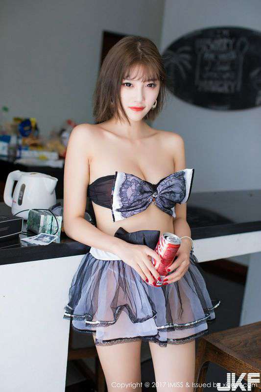 【圖文】漂亮女大學(xué)生賣奶