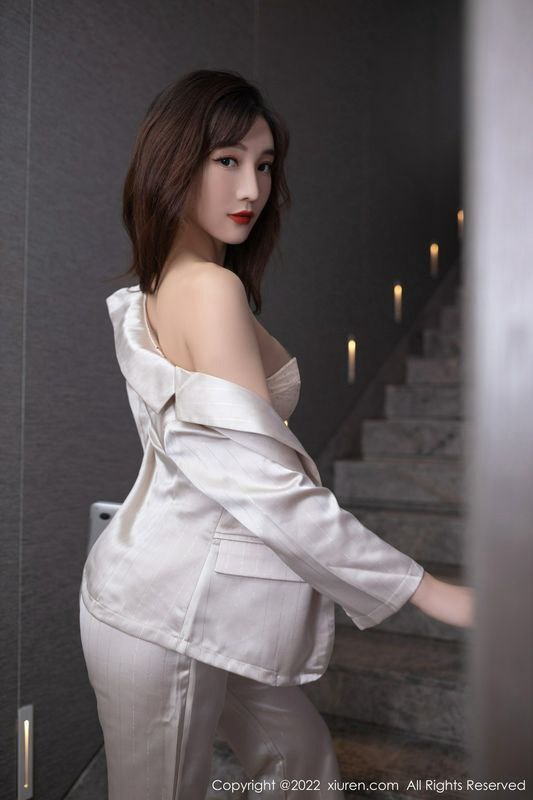 【圖文】淫蕩的女醫師和護士